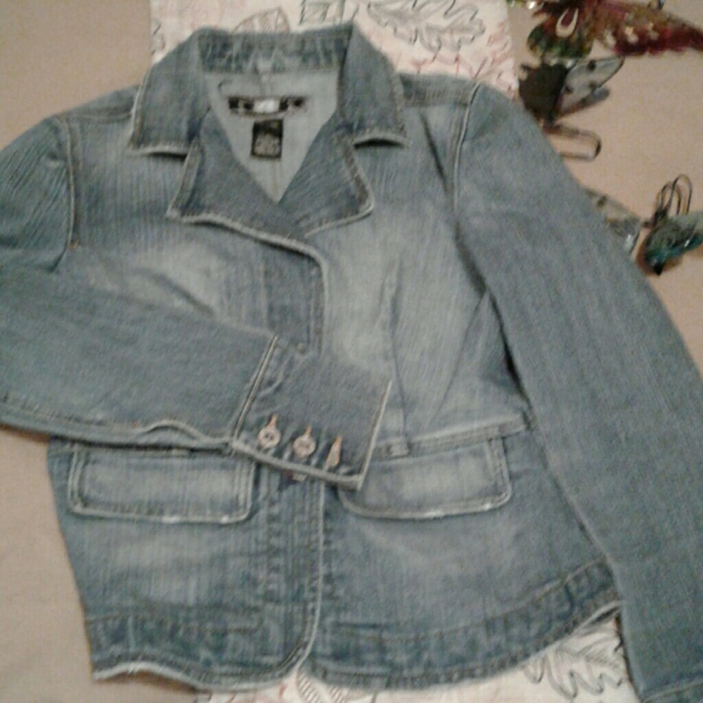 Jean jacket - Picture 2 of 3